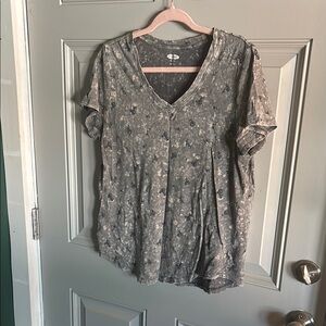 Gray and White Short Sleeve Relaxed Blouse